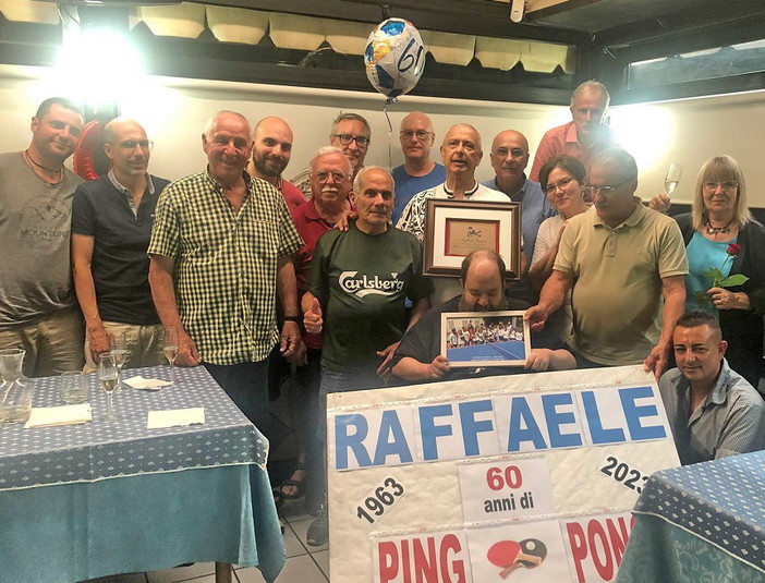 Tennistavolo: Raffaele Regina festeggia 60 anni con la piccola racchetta (foto) Tennistavolo: Raffaele Regina festeggia 60 anni con la piccola racchetta (foto)