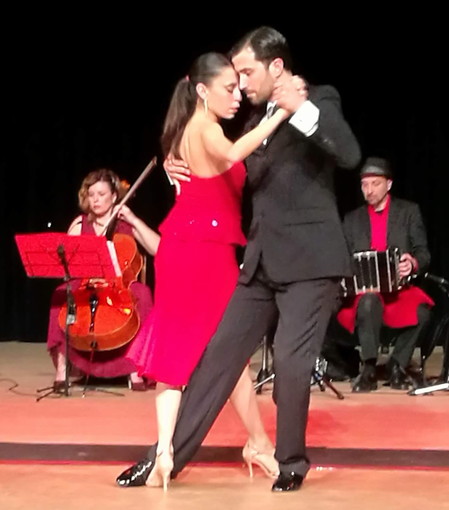 Riva Ligure: questa sera in piazza Matteotti in 'Teatro dell'Albero' in 'Dettalles de Tango' Riva Ligure: questa sera in piazza Matteotti in 'Teatro dell'Albero' in 'Dettalles de Tango'