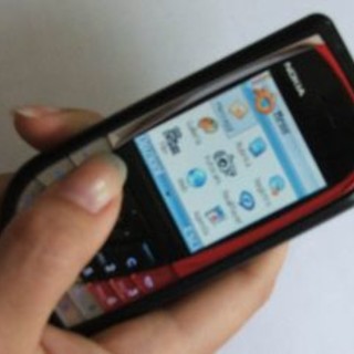 Il giudice conferma: &amp;egrave; reato parlare al cellulare in