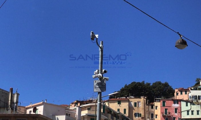 Le nuove telecamere installate al rondò Volta Le nuove telecamere installate al rondò Volta