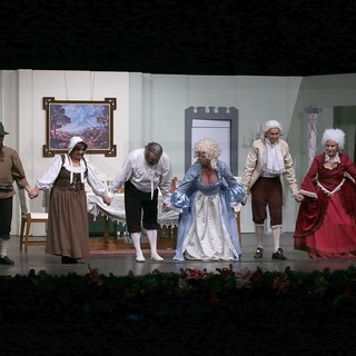 Bordighera: il ‘Teatro della Luna’ di Vallecrosia ieri sera sul palcoscenico del Palazzo del Parco (Foto)