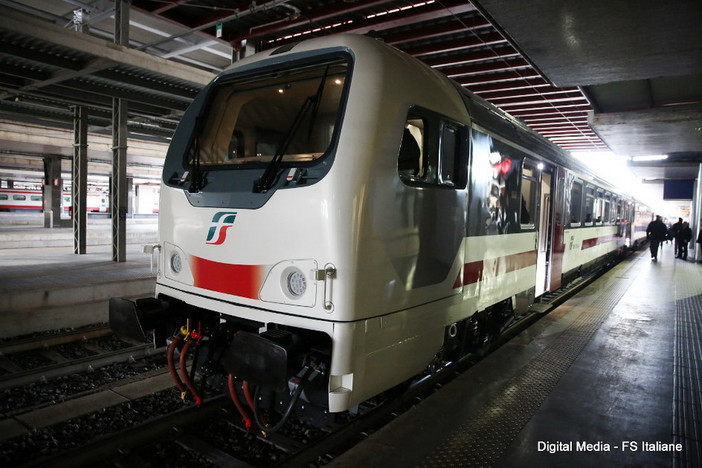 Pendolari lasciati a piedi perché il pullman è passato troppo presto: è quanto è successo questa mattina alla stazione ferroviaria di Imperia