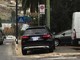 Sanremo: ecco un altro 'furbetto' dello 'Street control', auto sul marciapiede e uno straccio per coprire la targa