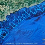 "No More War", la scritta contro la guerra disegnata sul mare da Alessandro Tosetti con Aspra "No More War", la scritta contro la guerra disegnata sul mare da Alessandro Tosetti con Aspra