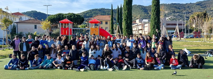 Le terze classi del Comprensivo di Arma alla proiezione del film di Paola Cortellesi 'C'è ancora domani' Le terze classi del Comprensivo di Arma alla proiezione del film di Paola Cortellesi 'C'è ancora domani'