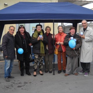 Vallecrosia: anche il circolo culturale 'Smile' ha raccolto l'appello del 'Telefono Azzurro' Vallecrosia: anche il circolo culturale 'Smile' ha raccolto l'appello del 'Telefono Azzurro'