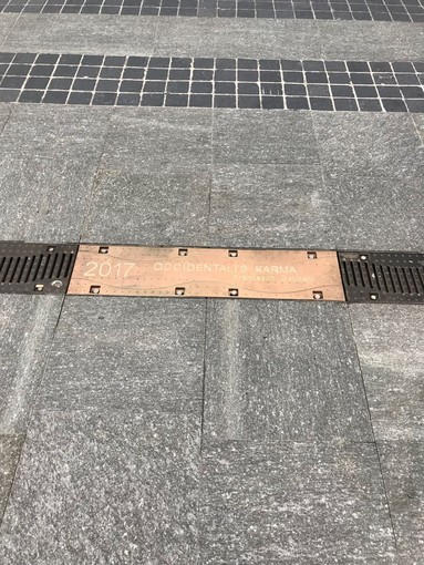 Sanremo: come tradizione apposta la targa del vincitore del Festival, anche Gabbani è in via Matteotti (Foto)