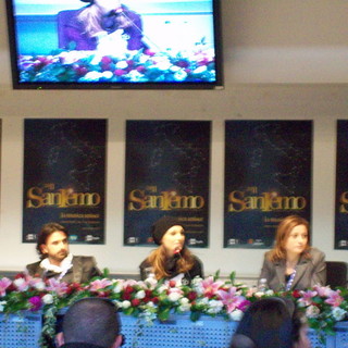 Festival di Sanremo 2011: Anna Tatangelo, un po' Lady Tata e un po' Sora Tata