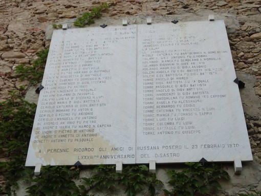 La lapide per le vittime del terremoto di Bussana Vecchia