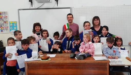 Il Comune di Triora aderisce a “M'illumino di meno” e coinvolge i ragazzi delle scuole