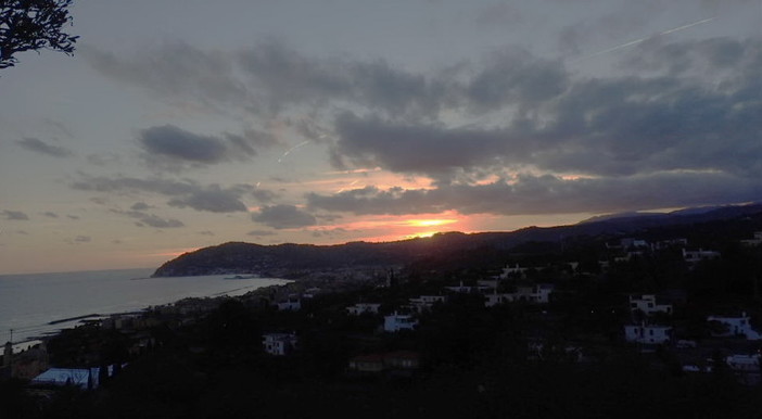 Golfo Dianese: un filmato in 'Time Lapse' ci offre la bellezza del panorama sul golfo dianese Golfo Dianese: un filmato in 'Time Lapse' ci offre la bellezza del panorama sul golfo dianese
