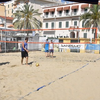 Sanremo: da venerdì a domenica il 'Festival del beach volley' ma è polemica per la scarsità di arbitri disponibili