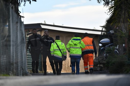 Sanremo: scavo per la posa della fibra ottica, tranciato un tubo del gas in via Bonmoschetto (Foto)