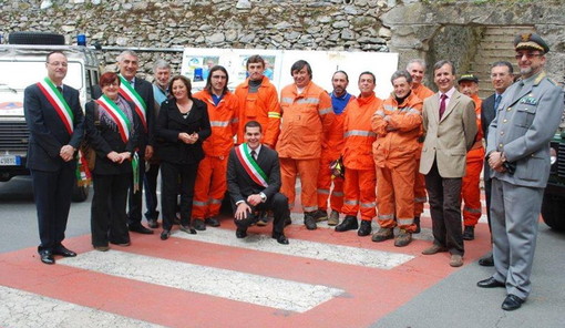 I Volontari della Squadra Intercomunale di Protezione Civile e Antincendio Boschivo all’opera per lo sfalcio dell’erba sulle strade I Volontari della Squadra Intercomunale di Protezione Civile e Antincendio Boschivo all’opera per lo sfalcio dell’erba sulle strade