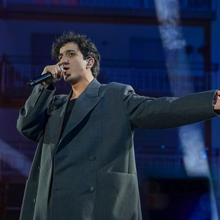 74° Festival di Sanremo: Tananai e la sua 'Tango' fanno cantare tutta piazza Colombo (foto)