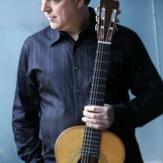 Il 13° Festival Internazionale Piani Musicali ospita sabato il grande chitarrista inglese Tom Kerstens Il 13° Festival Internazionale Piani Musicali ospita sabato il grande chitarrista inglese Tom Kerstens