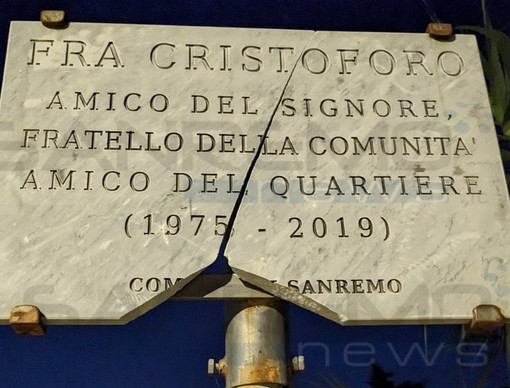 Sanremo: vandalizzata per la seconda volta in pochi mesi la targa per Fra Cristoforo sulla ciclabile (Foto)
