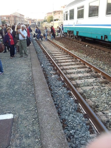 I passeggeri che scendono ad Andora