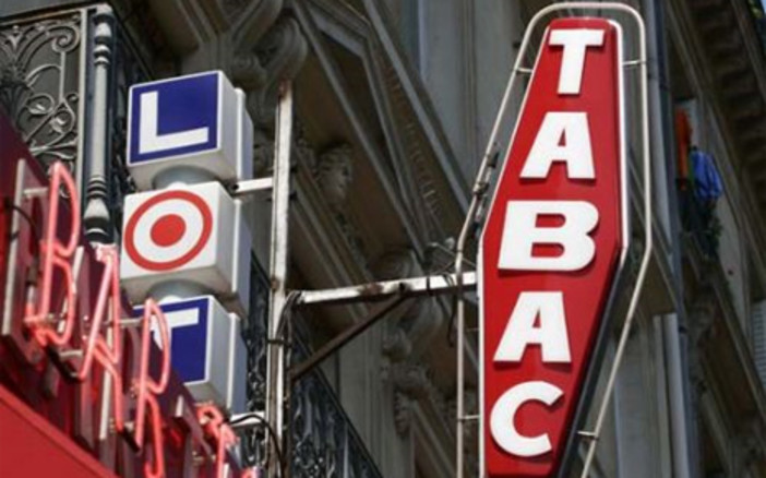 Calano le vendite di sigarette in Francia, ma in Costa Azzurra i tabacchini diversificano le loro offerte