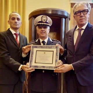 La consegna della targa in consiglio comunale La consegna della targa in consiglio comunale