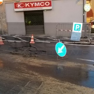 Sanremo: condotta rotta in via Roglio questa mattina, i lavori andranno avanti per diverse ore