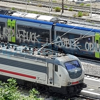 Ventimiglia: un altro treno 'Jazz' imbrattato da un 'graffitaro', è il secondo in pochi giorni nel ponente ligure (Foto)