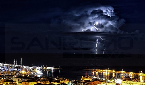 Imperiese, allerta per il passaggio dei temporali: raffiche oltre i 90 km/h, ARPAL segnala burrasca forte su tutta la provincia Imperiese, allerta per il passaggio dei temporali: raffiche oltre i 90 km/h, ARPAL segnala burrasca forte su tutta la provincia