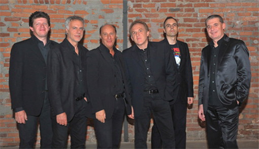 Ferragosto di festa al Royal Hotel di Sanremo, show di nuoto sincronizzato e musica con la Tequila Band