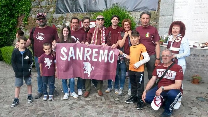 I componenti del Toro Club Sanremo Granata hanno fatto visita ieri a Superga per commemorare il 'Grande Torino' I componenti del Toro Club Sanremo Granata hanno fatto visita ieri a Superga per commemorare il 'Grande Torino'