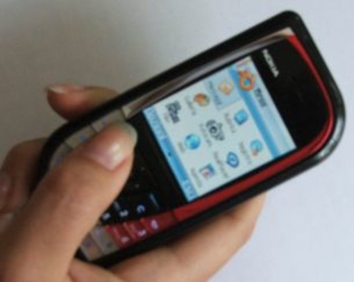 Il giudice conferma: è reato parlare al cellulare in Il giudice conferma: è reato parlare al cellulare in