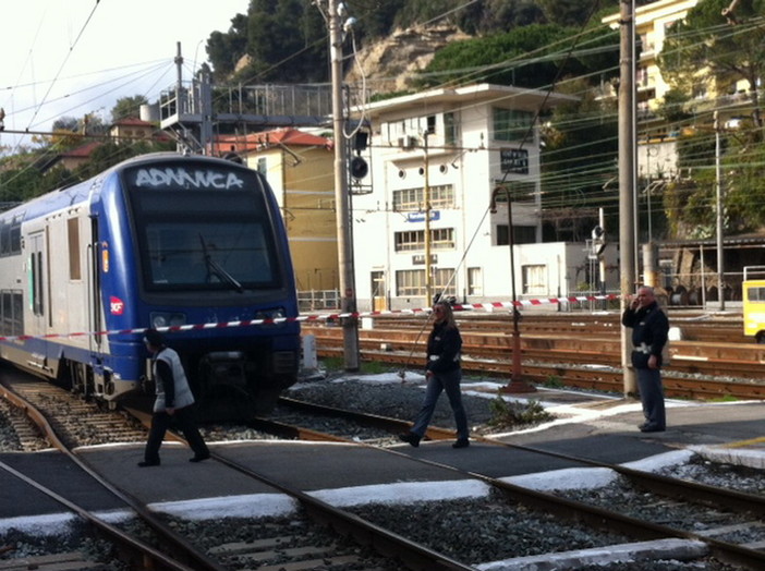 Treno in panne tra Mentone e Ventimiglia: dopo l'Aurelia problemi anche sulla strada ferrata Treno in panne tra Mentone e Ventimiglia: dopo l'Aurelia problemi anche sulla strada ferrata