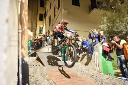 Sanremo: grande spettacolo per la prima manche della 'Urban Downhill', le foto di Tonino Bonomo Sanremo: grande spettacolo per la prima manche della 'Urban Downhill', le foto di Tonino Bonomo