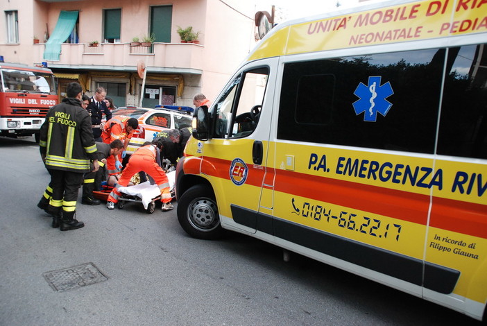 Sanremo: uomo cade da un fascia sul greto del torrente Foce, soccorso da VVF, 118 ed Emergenza Riviera Sanremo: uomo cade da un fascia sul greto del torrente Foce, soccorso da VVF, 118 ed Emergenza Riviera