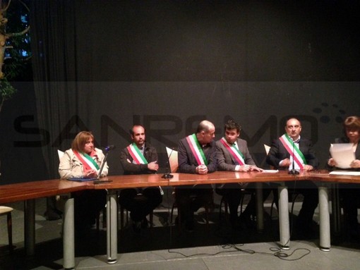 Unione dei Comuni della Valle del San Lorenzo: firmato venerdì 24 aprile l’atto costitutivo Unione dei Comuni della Valle del San Lorenzo: firmato venerdì 24 aprile l’atto costitutivo