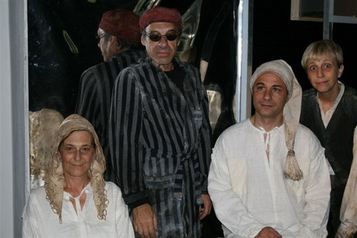 Sabato alle 21.15 allo 'Spazio Vuoto' Sara Bertelà, Orietta Notari e Nicola Pannelli in 'Una specie di Alaska' Sabato alle 21.15 allo 'Spazio Vuoto' Sara Bertelà, Orietta Notari e Nicola Pannelli in 'Una specie di Alaska'