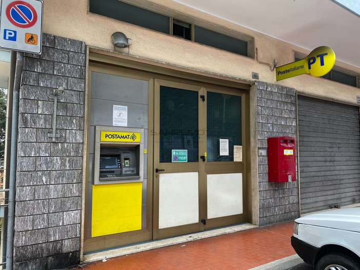 L'ufficio postale di via Dante Alighieri L'ufficio postale di via Dante Alighieri