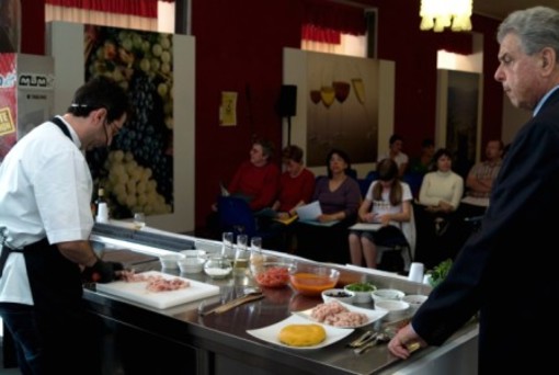 Bordighera: mancano 2 giorni a 'Vino, vignette e... motori' Bordighera: mancano 2 giorni a 'Vino, vignette e... motori'