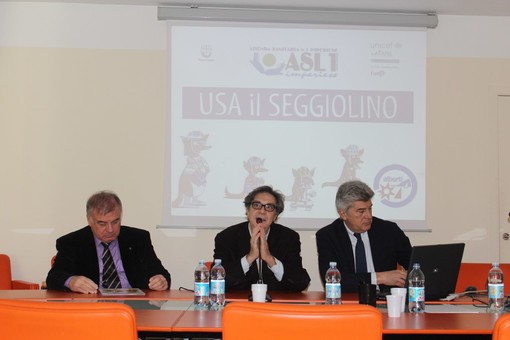Imperia: presentato il progetto "Usa il seggiolino", a favore della sicurezza stradale dei bambini Imperia: presentato il progetto "Usa il seggiolino", a favore della sicurezza stradale dei bambini