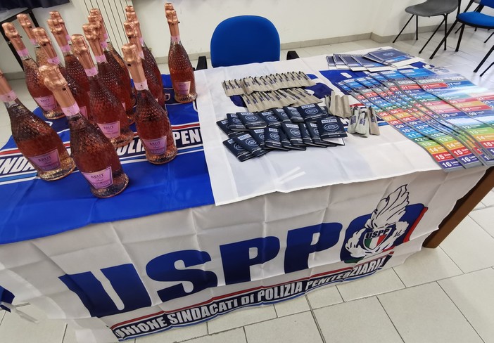 Sanremo: consegna dei gadget al personale della Penitenziare, l'Uspp sempre più vicino a loro