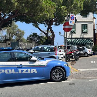 Sanremo: uomo di 75 anni trovato senza vita in casa in via Costiglioli, intervento della Polizia Sanremo: uomo di 75 anni trovato senza vita in casa in via Costiglioli, intervento della Polizia