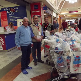 Sabato prossima torna la raccolta solidale di alimenti nei punti vendita dei supermercati di Coop Liguria