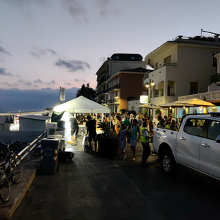 Grande successo per ‘Bordighera Un Mare di Sapori’, oggi l’ultima serata: buon cibo, musica e tanto divertimento