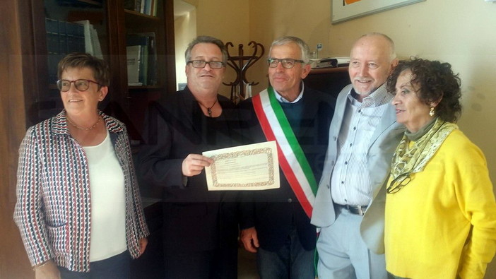 Prima unione civile tra persone dello stesso sesso a Santo Stefano al Mare: si sono sposati Roberto e Luigi (Foto)