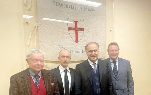 Lorenzo Cesa (UDC) detta le linee per Savona, Imperia, La Spezia e Genova in vista delle amministrative Lorenzo Cesa (UDC) detta le linee per Savona, Imperia, La Spezia e Genova in vista delle amministrative