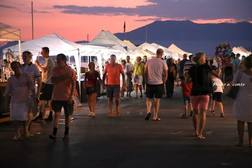 Bordighera: grande successo per la 5a edizione di 'Una mare di sapori', i ringraziamenti della Confcommercio Bordighera: grande successo per la 5a edizione di 'Una mare di sapori', i ringraziamenti della Confcommercio