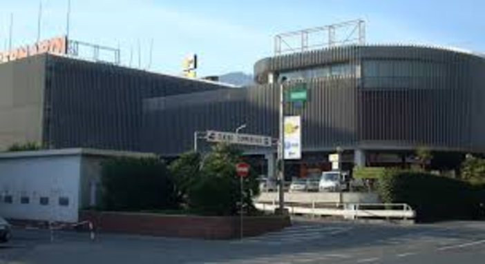 Ventimiglia: ruba cosmetici e articoli di bigiotteria, rumena arrestata all'Upim Ventimiglia: ruba cosmetici e articoli di bigiotteria, rumena arrestata all'Upim