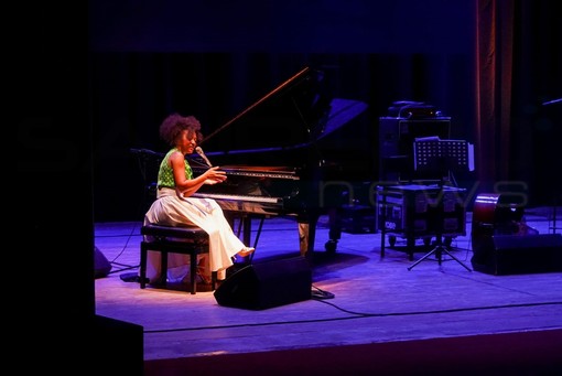 Sanremo: Teatro del Casinò strapieno per 'UnoJazz&amp;Blues' per il concerto di Jany Mc Pherson (Foto)