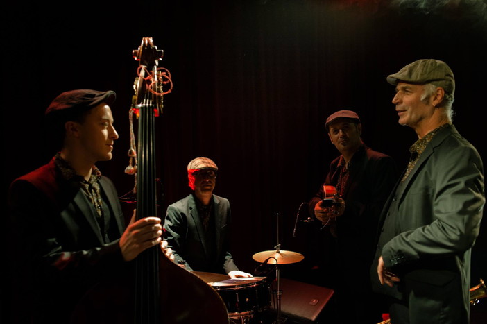 Il Comune di Diano Marina offre a residenti e turisti una serata all’insegna dello swing italiano anni ’40 e ’50 Il Comune di Diano Marina offre a residenti e turisti una serata all’insegna dello swing italiano anni ’40 e ’50