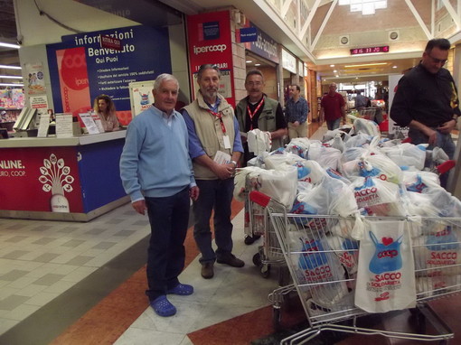 Sabato prossima torna la raccolta solidale di alimenti nei punti vendita dei supermercati di Coop Liguria Sabato prossima torna la raccolta solidale di alimenti nei punti vendita dei supermercati di Coop Liguria