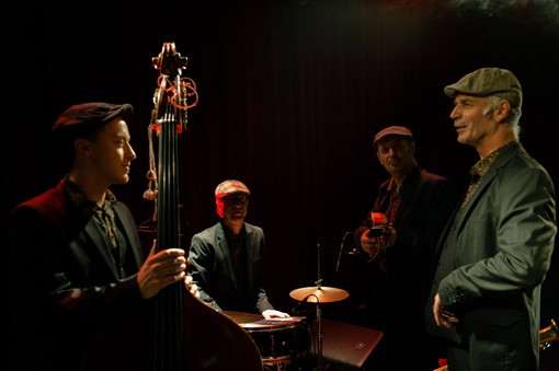 Il Comune di Diano Marina offre a residenti e turisti una serata all’insegna dello swing italiano anni ’40 e ’50 Il Comune di Diano Marina offre a residenti e turisti una serata all’insegna dello swing italiano anni ’40 e ’50